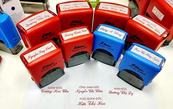 khắc dấu t&ecirc;n
